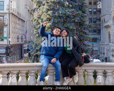 Young couple taking a selfie. Millennium Park, Chicago, Illinois. Stock Photo