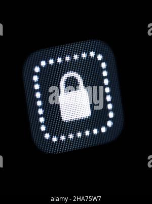 Rottweil, Germany. 09th Dec, 2021. A lock is seen on the display of an iPhone SE. Credit: Silas Stein//dpa/Alamy Live News Stock Photo