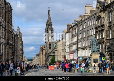 Edinburgh, Scotland, 11 June 2019: Tourists and old buildings on the historic Royal Mile street and area, in a cloudy summer day Stock Photo