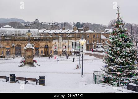 The centre of Buxton Derbyshire, a town in the Derbyshire Peak District, in winter snow Stock Photo