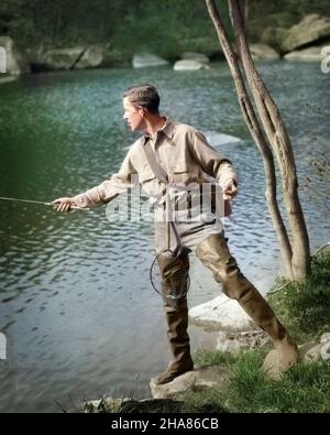 1920s 1930s YOUNG MIDDLE AGE MAN SPORTSMAN FLY FISHING FROM SPRINGTIME RIVER BANK BUT WEARING RUBBER WADERS - a2786c HAR001 HARS NATURE COPY SPACE FULL-LENGTH PHYSICAL FITNESS PERSONS MALES HOOK SERENITY SPIRITUALITY CONFIDENCE CATCHING FREEDOM SKILL ACTIVITY AMUSEMENT HAPPINESS PHYSICAL WELLNESS ADVENTURE HOBBY LEISURE STRENGTH STRATEGY INTEREST CHOICE HOBBIES KNOWLEDGE PASSION RECREATION PASTIME PRIDE REEL PLEASURE CONCEPTUAL BUT ESCAPE FLEXIBILITY MUSCLES STYLISH WADERS MIDDLE AGE SPORTSMAN MID-ADULT MID-ADULT MAN RELAXATION SPRINGTIME WILDLIFE AMATEUR CAUCASIAN ETHNICITY ENJOYMENT HAR001 Stock Photo
