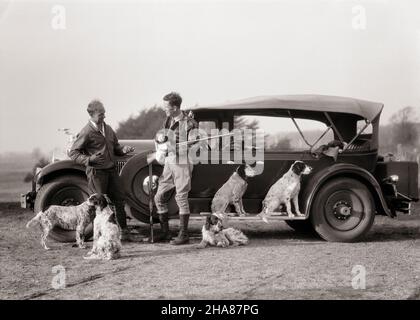 1920s 1930s TWO MEN UPLAND GAME BIRD HUNTERS STANDING BY PACKARD CONVERTIBLE TOURING CAR WITH SHOT GUNS AND FIVE SPORTING DOGS - g3769 HAR001 HARS ATHLETE LIFESTYLE SHOT FIVE 5 RURAL LUXURY COPY SPACE FRIENDSHIP FULL-LENGTH PERSONS AUTOMOBILE MALES ATHLETIC HUNTER TRANSPORTATION MIDDLE-AGED B&W HUNT MIDDLE-AGED MAN SPORTING MAMMALS ADVENTURE LEISURE AND AUTOS CANINES RECREATION BY POOCH AUTOMOBILES STYLISH VEHICLES UPLAND CANINE FIREARM FIREARMS HUNTERS MAMMAL MID-ADULT MID-ADULT MAN PACKARD RETRIEVING BLACK AND WHITE CAUCASIAN ETHNICITY HAR001 OLD FASHIONED TOURING Stock Photo