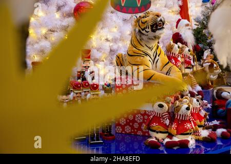 Moscow, Russia. 11th December, 2021 A counter with New Year's gifts and Christmas decorations at the GUM department store in the center of Moscow city, Russia. The store displays plush tigers in the assortment. 2022 will be the year of the tiger Stock Photo