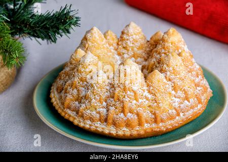 Christmas Holiday Fir Tree Bundt Cake  Christmas bundt cake, Nigella  christmas, Bundt cake