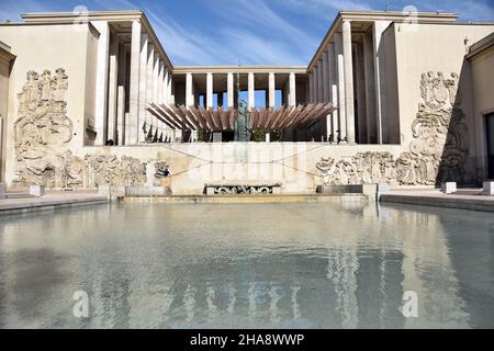 The Palais de Tokyo, an art deco masterpiece building in Paris. The sculpture represents France and has been done by artist Antoine Bourdelle. Stock Photo