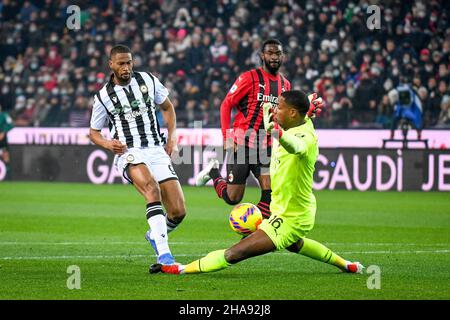 Udine, Italy. 11th Dec, 2021. Udinese's Norberto Bercique Gomes Betuncal scores a goal 1-0 during Udinese Calcio vs AC Milan, italian soccer Serie A match in Udine, Italy, December 11 2021 Credit: Independent Photo Agency/Alamy Live News Stock Photo
