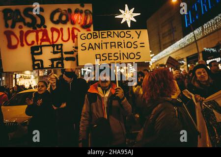 Barcelona, Spain. 11th Dec, 2021. Protestors holding placards rally against restrictions due to the ongoing coronavirus pandemic and demand the return of freedom. Credit: Matthias Oesterle/Alamy Live News Stock Photo