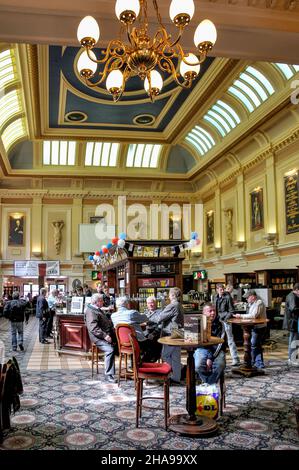Interior of JD Wetherspoons 'The Standing Order' Pub, Iron Gate, Derby ...