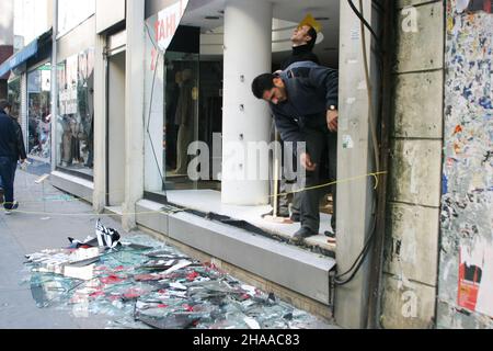 ISTANBUL, TURKEY - NOVEMBER 20: Demolished building after terror attack and bomb explosion in British Consulate on November 20, 2003 in Istanbul, Turkey. Killing 30 people and wounding 400 others. Stock Photo