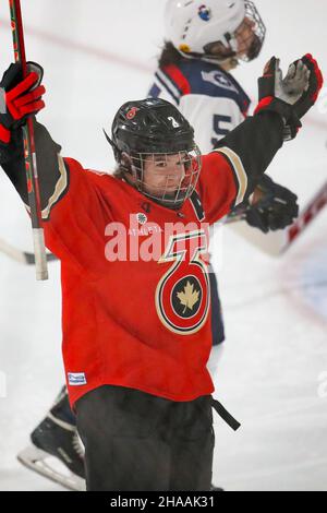 Dec 11, 2021, Toronto Ontario, Canada, York Canlan Ice Arena  - The Toronto Six defeat the Metropolitan Riveters 2-1 In PHF regular season action. Taylor Woods(2). Luke Durda/Alamy Stock Photo