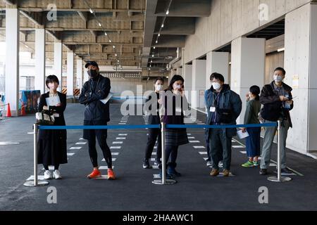 Tokyo, Japan. 12th Dec, 2021. People visit the Tokyo Aquatics Centre, which hosted the swimming, diving, and artistic swimming competitions during the Olympic Games and the Paralympic Games. The venue will reopen its doors to the public in Spring 2023. (Credit Image: © Rodrigo Reyes Marin/ZUMA Press Wire) Stock Photo