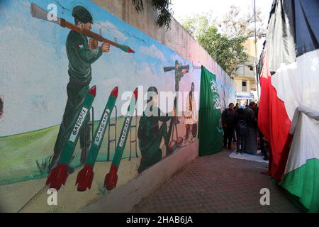 Hamas supporters during the commemoration of the occasion of the founding of the Islamist Hamas movement,  in Gaza Strip, on Dec 11, 2021. Stock Photo