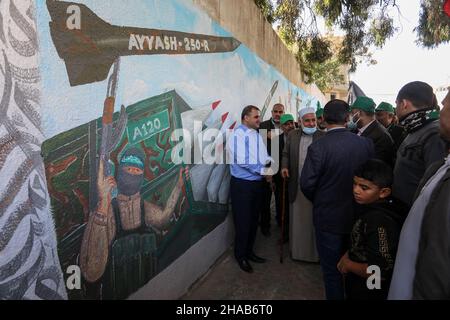 Hamas supporters during the commemoration of the occasion of the founding of the Islamist Hamas movement,  in Gaza Strip, on Dec 11, 2021. Stock Photo