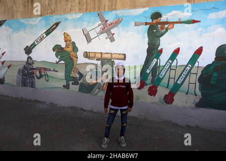 Hamas supporters during the commemoration of the occasion of the founding of the Islamist Hamas movement,  in Gaza Strip, on Dec 11, 2021. Stock Photo