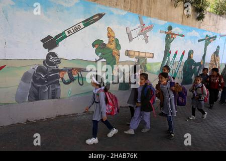 Hamas supporters during the commemoration of the occasion of the founding of the Islamist Hamas movement,  in Gaza Strip, on Dec 11, 2021. Stock Photo