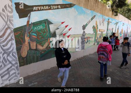 Hamas supporters during the commemoration of the occasion of the founding of the Islamist Hamas movement,  in Gaza Strip, on Dec 11, 2021. Stock Photo