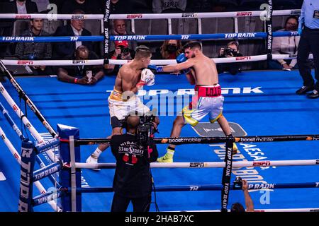 December 11, 2021, New York City, New York, New York City, NY, United States: NEW YORK New York City, New York, NY - DECEMBER 11: (R-L) Alessio Mastronunzio punches Zayas during their junior middleweights bout on the undercard of the Vasiliy Lomachenko v Richard Commey event at Madison Square Garden on December 11, 2021 in New York City, New York, United States. (Credit Image: © Matt Davies/PX Imagens via ZUMA Press Wire) Stock Photo