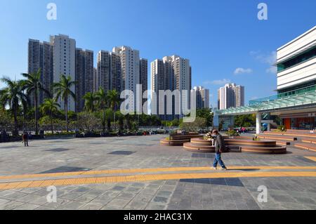 Public plaza outside Sau Mau Ping Shopping Centre (秀茂坪商場) in Sau Mau Ping, Kowloon, Hong Kong with Hiu Lai Court (曉麗苑) in background Stock Photo