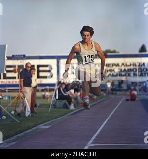 Warszawa 17.06.1986. 32 Miêdzynarodowy Memoria³ Janusza Kusociñskiego na stadionie klubu sportowego Skra Warszawa. Nz. trójskoczek Zdzis³aw Hoffmann. msa  PAP/Leszek Fidusiewicz             Warsaw, 17 June 1986. The 32nd Janusz Kusocinski Memorial Track Events at the stadium of the Skra Warszawa sports club. Pictured: triple jumper Zdzislaw Hoffman.  msa  PAP/Leszek Fidusiewicz