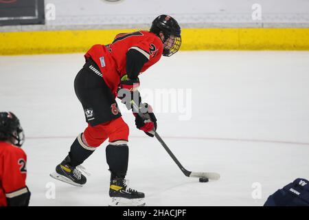 Dec 11, 2021, Toronto Ontario, Canada, York Canlan Ice Arena  - The Toronto Six defeat the Metropolitan Riveters 2-1 In PHF regular season action. Shi Stock Photo