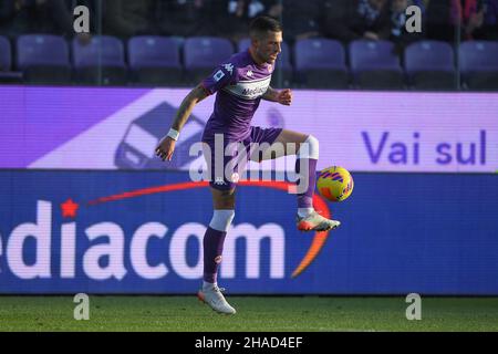 FLORENCE, ITALY - DECEMBER 11:  Cristiano Biraghi of ACF Fiorentina in action during the Serie A match between ACF Fiorentina and US Salernitana at St Stock Photo