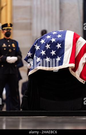 Washington, United States Of America. 09th Dec, 2021. Washington, United States of America. 09 December, 2021. The flag draped casket of World War II veteran and former Senator Robert Dole as it lies in state at the Rotunda of the U.S. Capitol, December 9, 2021 in Washington, DC Senator Dole died at age 98 following a lifetime of service to the nation. Credit: Spc. Zachery Perkins/U.S. Army/Alamy Live News Stock Photo