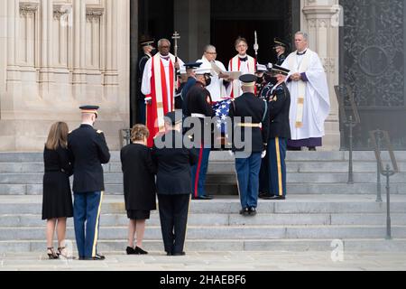 Washington, United States Of America. 10th Dec, 2021. Washington, United States of America. 10 December, 2021. U.S. Chairman of the Joint Chiefs of Staff General Mark Milley and Army Maj. Garrett Beer stand with former Senator Elizabeth Dole and daughter Robin Dole as the an honor guard carries the flag-draped casket of World War II veteran and former Senator Robert Dole into Washington National Cathedral, December 10, 2021 in Washington, DC Senator Dole died at age 98 following a lifetime of service to the nation. Credit: Laura Buchta/U.S. Army/Alamy Live News Stock Photo