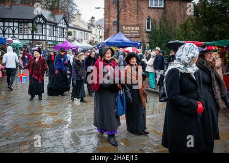 Lymm, Cheshire, UK. Saturday 11 December 2021 - Lymm, Cheshire, England, UK. The annual Lymm Dickensian Christmas Festival in Lymm Village returns after a break due to COVID 19. A range of stalls and merchants selling a variety of arts and crafts and Christmas gifts, along with a wide selection of food, line the village streets with Dickensian characters in abundance. There is also a Santa Dash and a Grand Parade Credit: John Hopkins/Alamy Live News Stock Photo
