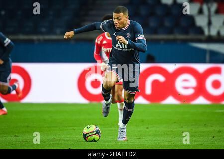 Paris, France. 12th Dec, 2021. Kylian MBAPPE of PSG during the French championship Ligue 1 football match between Paris Saint-Germain and AS Monaco on December 12, 2021 at Parc des Princes stadium in Paris, France - Photo Matthieu Mirville/DPPI Credit: DPPI Media/Alamy Live News Stock Photo