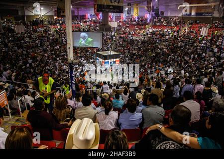 MEXICO CITY, MEXICO - MAY 16: Vicente Fernandez, singer of popular mariachi music, during his presentation in the arena of the palenque of the Sonora cattle expo on May 16, 2009 in Hermosillo, Mexico (Photo by Luis Gutierrez / Norte Photo ) Stock Photo