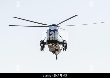 Washington, United States. 12th Dec, 2021. President and First Lady flying to the White House via Marine One. Credit: SOPA Images Limited/Alamy Live News Stock Photo