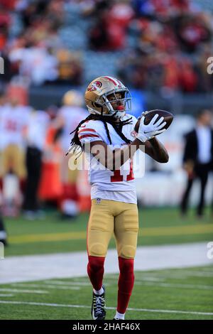 Cincinnati, Ohio, USA. 12th Dec, 2021. San Francisco 49ers wide receiver Travis Benjamin (17)catches the ball prior to the kickoff at the NFL football game between the San Francisco 49ers and the Cincinnati Bengals at Paul Brown Stadium in Cincinnati, Ohio. JP Waldron/Cal Sport Media/Alamy Live News Stock Photo