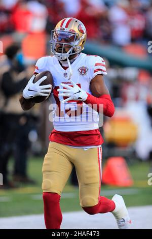 Cincinnati, Ohio, USA. 12th Dec, 2021. San Francisco 49ers tight end George  Kittle (85) autographs a fans jersey prior to the kickoff at the NFL  football game between the San Francisco 49ers