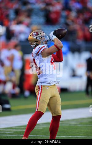 Cincinnati, Ohio, USA. 12th Dec, 2021. San Francisco 49ers fullback Kyle Juszczyk (44) catches the ball prior to kickoff at the NFL football game between the San Francisco 49ers and the Cincinnati Bengals at Paul Brown Stadium in Cincinnati, Ohio. JP Waldron/Cal Sport Media/Alamy Live News Stock Photo