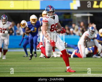 New York Giants tight end Kyle Rudolph (80) warms up before an NFL football  game against the Miami Dolphins, Sunday, Dec. 5, 2021, in Miami Gardens,  Fla. (AP Photo/Lynne Sladky Stock Photo - Alamy