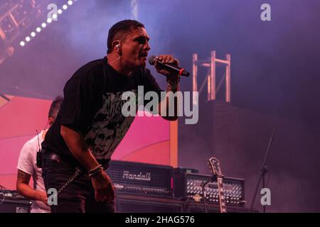 People enjoy to Punk, metal and rock bands La Pestilencia, Peste Mutante, Blood May Rise and El Verdadero Guerrero during 'Festival Alta Voz' in Medellin - Antioquia, Colombia on December 11, 2021. Stock Photo