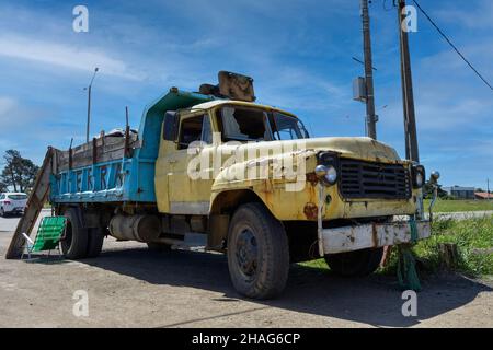 Abandoned and deteriorated old vehicles in Uruguay Stock Photo