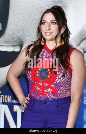 LOS ANGELES - DEC 12: Chelsea Peretti at the Sing 2 Premiere at the