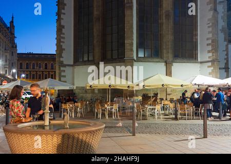 Brno (Brünn): outdoor bar and restaurant at Jakubske namesti (Jacob's Square), in , Jihomoravsky, South Moravia, Südmähren, Czech Stock Photo