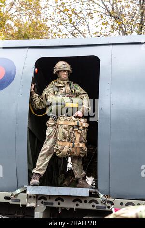 13 November 2021, London, UK - Lord Mayor's Show, 4th Battalion Army Reserve Parachute Regiment soldier standinf in the door of a mock airplane Stock Photo