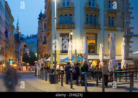 Brno (Brünn): outdoor bar and restaurant at Jakubske namesti (Jacob's Square), in , Jihomoravsky, South Moravia, Südmähren, Czech Stock Photo