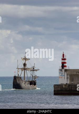 Santa Maria de Colombo replica ship leaving its home port of Funchal, Madeira.  Replica (or as close as believed) of Columbus's ship the Santa Maria. Stock Photo