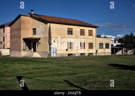 Building in the middle of a garden on a clear day Stock Photo