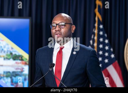New York, USA. 13th Dec, 2021. Queens Borough President Donovan Richards Jr. speaks during Governor Kathy Hochul announcement to build new international terminal at JFK airport at NYC governor office. Governor announced that the Port Authority of New York and New Jersey has reached a revised agreement with The New Terminal One - a consortium of private/public financial sponsors - to build a 2.4 million square foot state-of-the-art new international terminal that will anchor the south side of John F. Kennedy International Airport. (Photo by Lev Radin/Pacific Press) Credit: Pacific Press Media P