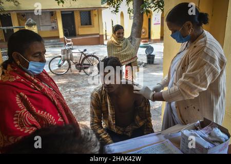 Jamui, Bihar, India. 13th Dec, 2021. A man receives a dose of COVISHIELD, a vaccine against the coronavirus disease (COVID-19) at a health centre on an outskirt area in Simultala, Bihar. (Credit Image: © Sudipta Das/Pacific Press via ZUMA Press Wire) Stock Photo