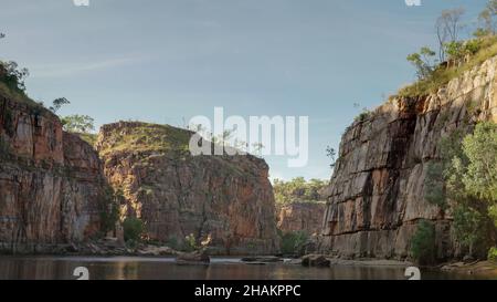upstream view of cliffs in the second katherine gorge Stock Photo