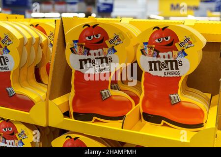 Tyumen, Russia-December 02, 2021: Chocolate m and ms Crispy Chocolate. Friends Stock Photo