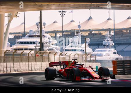 16 LECLERC Charles (mco), Scuderia Ferrari, action during the 2021 post-season tests from December 14 to 15, 2021 on the Yas Marina Circuit, in Yas Island, Abu Dhabi - Photo: Antonin Vincent/DPPI/LiveMedia Stock Photo