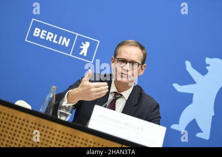 Berlin, Germany. 14th Dec, 2021. Michael Müller (SPD), governing mayor of Berlin, speaks at a press conference. The Berlin Senate had previously met for what is expected to be its last meeting in its current composition. Credit: Stella Venohr/dpa/Alamy Live News Stock Photo