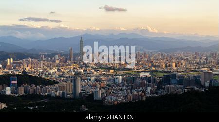 Gentle sunset over the city skyline Taipei, Taiwan Stock Photo